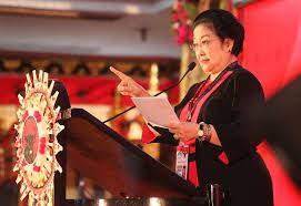 This occurred in 1999, after a tumultuous time in her country's political affairs. Ketika Megawati Galau Memilih Antara Anak Presiden Atau Purnomo