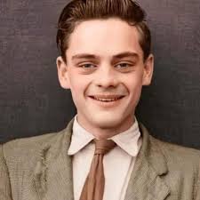 Anyone recognise this 14yr old lad? Of course you do, you plonkers 😜