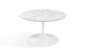 Saarinen coffee table round from smoke tulip with base (piedistallo) in fusion of llumina lacquered white or black and floor available in liquid laminate or marble in different finishes. Knoll International Saarinen Tulip Coffee Table Round H37 X O51 Cm Marble Statuarietto Dopo Domani