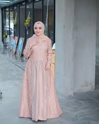 Mulai berasal dari momen kasual hingga kondangan, gamis siap menjadi pakaian yang sanggup diandalkan, lho. 30 Model Baju Kondangan Dress Hijab Fashion Modern Dan Terbaru 2021