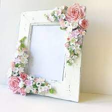 La temática de la decoración mural está relacionada con escenas bíblicas e históricas, santos y mártires extremeños. Wedding Frame For Wedding Photo Polymer Clay Flower Deposit Payment Aniversario Flores De Arcilla Marco De Boda Y Flores De Ceramica