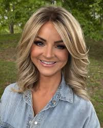 What's her secret? Plot twist: it's a topper 💅⁠ ⁠ Your turn! Find a  retailer near you to get this transformation for yourself! 💁‍♀️💅✨️⁠  https://jonrenau.com/top-trend-lace-hd-wavy-14/ ⁠ Details:⤵️⁠ 🖤 Topper:  Top Trend Lace