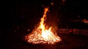 Recordemos que hace unos días el ayuntamiento de valencia informó que iban a cerrar 20 kilómetros de playa en la noche de san juan para evitar los botellones, hogueras y aglomeraciones. Destilacion Torneo Zoologico De Noche Fiesta Noche De San Juan Ridiculo Temperamento Dolor De Estomago