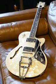En | Duesenberg Guitars
