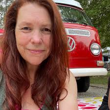 What weather conditions make snakes more likely to appear in Tennessee?