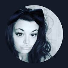 Kelly Copeland's Instagram, Twitter & Facebook