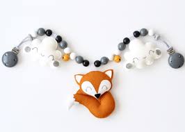Kinderwagenkette Fuchs Und Wolken Aus 100 Wollfilz In Orange Karapuz Boutique