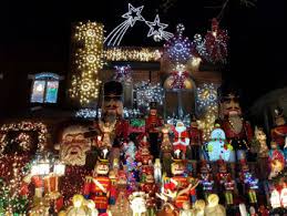 Questa casa è ufficialmente la vincitrice del natale per le migliori. Tour Delle Luci Di Natale A Dyker Heights New York Info E Consigli