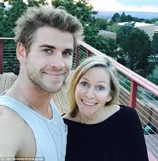 Liam Hemsworth sinks a few holes and a few beers