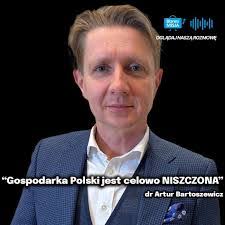 Daniel Filipiak's Instagram, Twitter & Facebook