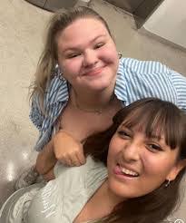 Amanda Schilling's Instagram, Twitter & Facebook