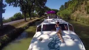 Elles sont très bien entretenues et vous trouverez un éclusier à chacune d'entre elles. Location De Bateaux Canal Du Midi A Carcassonne De Alzone A Homps