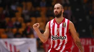 Η αφιξη του θρυλου στο emirates! O Basilhs Spanoylhs E3hgei Giati Efyge Apo Ton Pao Gia Ton Olympiako Mononews