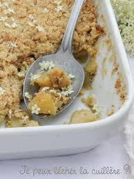 Le Crumble Pommes Et Fleurs De Sureau Je Peux Lecher La Cuillere Recettes De Cuisine Recette Recette Sympa