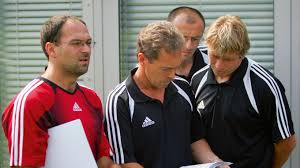Beim dfb hat man das sehr anders wahrgenommen, die mannschaft, der trainerstab, das management, sie sprechen unisono davon, wie sehr man in dieser woche. So Gelingt Die Arbeit Im Trainerteam Dfb Deutscher Fussball Bund E V