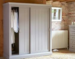 Dari sekian banyak jenis kayu, jenis kayu jati adalah yang terbaik dan tidak mudah rapuh dan dimakan rayap. 7 Inspirasi Desain Lemari Pakaian Minimalis Modern Blog Qhomemart