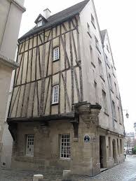 Blue Lion Guides Balade Dans Le Paris Medieval Rive Droite Architecture Parisienne Voyage Paris Paris