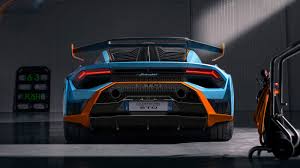 Both forums peg a debut during monterey car week in august, before the car goes on sale late this year as a 2021 model. Lamborghini Huracan Rennwagen Erobert Mit 640 Ps Die Strasse Auto Und Technik Gq