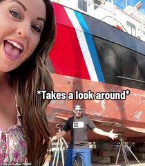 Taryn Collins's Instagram, Twitter & Facebook