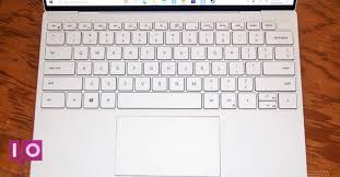 Déplacez l'ordinateur portable près de. Comment Nettoyer Le Clavier De Votre Ordinateur Portable Moyens I O