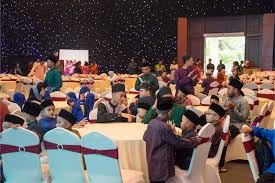 Selangor dibahagikan kepada beberapa buah daerah dan setiap daerah dibahagikan kepada beberapa mukim (subdaerah/subdistrict). Bukit Kemuning Convention Centre We Create You Celebrate
