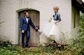 Ob ihre hochzeitskleider spitze, seide, chiffon oder andere materialien haben sollen, wissen frauen meist schon genau. Entspannte Familienhochzeit Mit Vw Bulli Von Petra Hennemann Hochzeitsblog The Little Wedding Corner