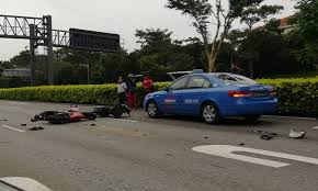 (singapore roads accident.com) please send us your footage to our. 3 Motorcyclists Sent To Hospital After Accident With Lorry And Taxi Along Kje