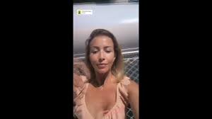 Fotografia inédita de mickael carreira e laura figueiredo com a filha encanta seguidores. Ousada Laura Figueiredo Surge Com Decote Atrevido Gostosa Selfie