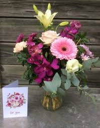 Get the best boxed flowers, bouquets and long stemmed red roses delivered by roses only, one of australia's most recognised florists and let us help you to ensure your girlfriend, boyfriend, husband, wife or just that special person knows you love and appreciate them. Newcastle Florist Fresh Beautiful Flowers In Newcastle Mayfield Adamstown And Beyond