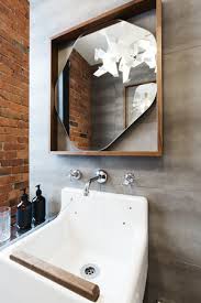 Ein lagerhaus, jede menge vorteile! Freistehende Vintage Stil Weisse Badewanne In Renovierten Lagerhaus Wohnung Lizenzfreie Fotos Bilder Und Stock Fotografie Image 63226083