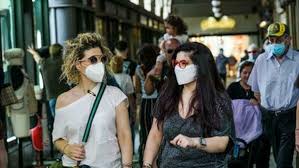 In certi paesi dell'est la gente gira con la mascherina anche se fa uno starnuto e non c'è nessun allarmismo, è anche una norma c. Coronavirus Un Altro Piccolo Passo Verso La Normalita Stop All Obbligo Delle Mascherine All Aperto