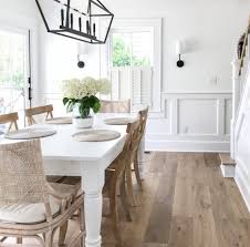 Farmhouse Tour Friday Vol 21 Loving This Dining Area With A White Farmhouse Table Woode White Farmhouse Table White Dining Table White Dining Room Table