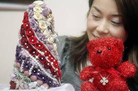 Cây thông Noel được tạo bởi kim cương và ngọc trai khiến ai cũng xuýt xoa