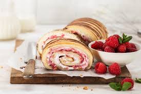 Biscuit Roule Aux Fruits Rouges Rezept Swissmilk Recette En 2020 Biscuit Roule Recette Biscuit Roule Recette Genoise Facile