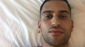 Anche mahmood scende in campo in difesa del ddl zan, il disegno di legge contro l'omotransfobia e finisce in tendenza su twitter. Mahmood E Fidanzato Le Rose Per L Uomo Misterioso
