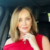 Stacie Mayes's Instagram, Twitter & Facebook