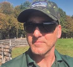 Robert Hoar's Instagram, Twitter & Facebook