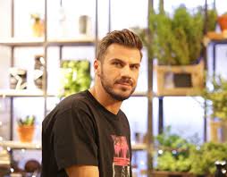 «ο κλεφτησ σημιτησ κ' τα θαμμενα εκατομμυρια». Ayth Einai H Nea Toy Ekpomph Toy Akh Petretzikh Efhmerida 8arros