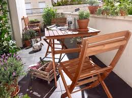 Dès les premiers beaux jours dans cet esprit, grosfillex propose une large gamme de tables de jardin, de la petite pliable pour balcon à celle pouvant recevoir jusqu'à 12 convives ! Mobilier De Jardin De Ville Et Terrasse Elle Decoration