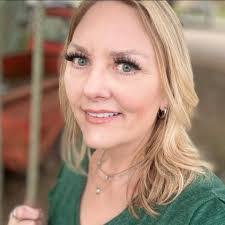 Veronica Hutton's Instagram, Twitter & Facebook