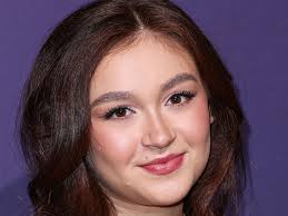 XO Kitty star Anna Cathcart's life off-screen: from college career to  dating rumors