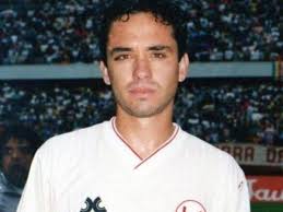 Historias de futbolistas: Roberto Martínez y el día que ganó su única pelea  metiendo golpe