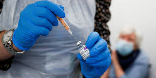 Astrazeneca est un groupe pharmaceutique, né de la fusion en avril 1999 du suédois astra et du britannique zeneca. L Gioikdlhmbtm