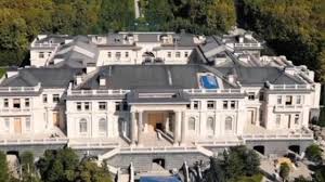 Jak powstał jego film o korupcji putina, który ma już ponad 100 mln wyświetleń. Rosja Aleksiej Nawalny Opublikowal Film O Palacu Dla Putina Historia Posiadlosci W Gelendzyku Tvn24