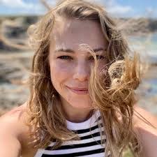 Elizabeth Platt's Instagram, Twitter & Facebook