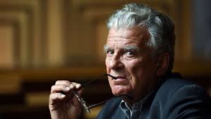 Bernard kouchner, ancien ministre et cofondateur de médecin sans frontières, était face à michèle cotta, serge july et gérard aux côtés de nicolas poincaré, les grandes voix d'europe 1 débattent de l'actualité du jour avec un invité. 9ifd57y 7tlwim