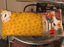 This happy halloween cross stitch pattern features pumpkins, ghosts, spiders, and bats. Just Cross Stitch Halloween 2020 Magazine Needlework Arts Crafts Sewing Guardebem Com