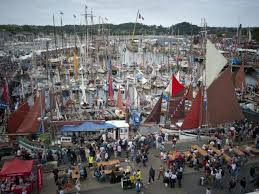 Tous les deux ans, le festival du chant de marin s'établit au port de paimpol pour trois jours de festivités. Seemannslieder Festival Tourisme Bretagne