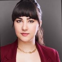 Lisa Ledwith's Instagram, Twitter & Facebook