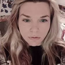 Amanda Oertel's Instagram, Twitter & Facebook